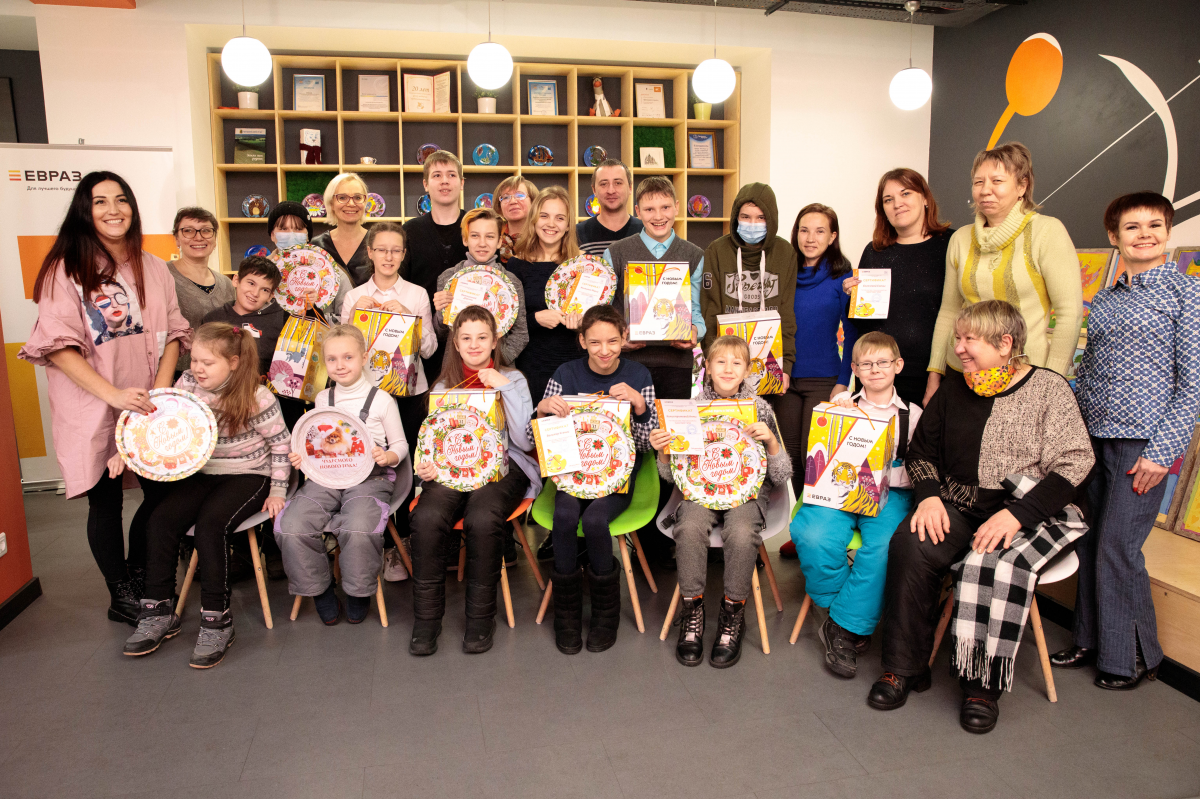 Фото - «Накануне волшебства»: юные тагильчане с ДЦП представили свои работы на новогодней выставке